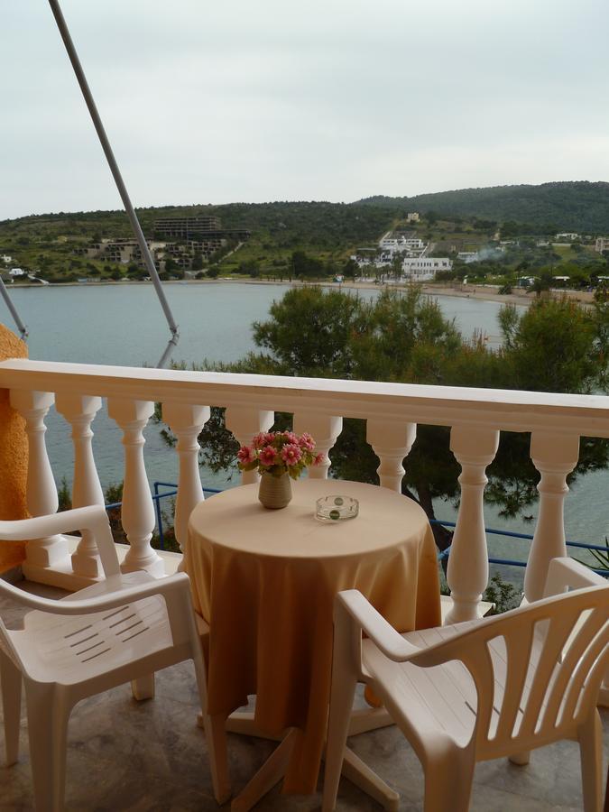 Отель Liberty II Agia Marina  Экстерьер фото