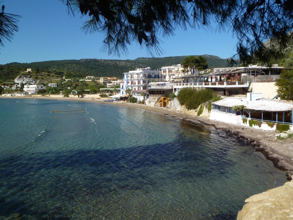 Отель Liberty II Agia Marina  Экстерьер фото